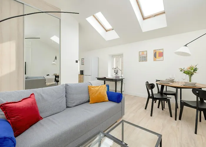 Minimalist Bright Kopernika Near Old Town In By Renters