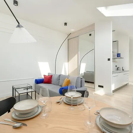Apartment Minimalist Bright Kopernika Near Old Town In By Renters *