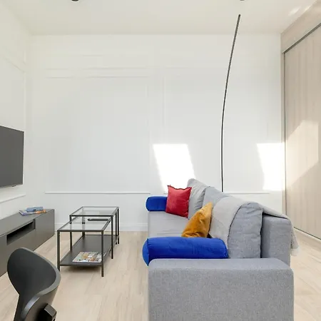 Minimalist Bright Kopernika Near Old Town In By Renters Poznań