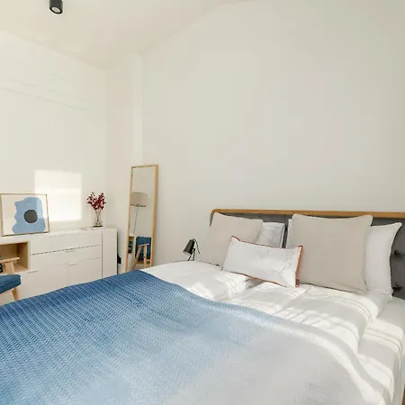 Minimalist Bright Kopernika Near Old Town In By Renters Apartment *