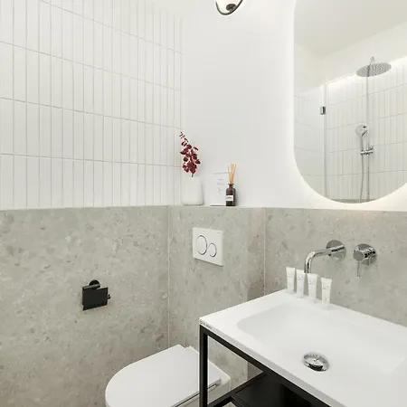 Minimalist Bright Kopernika Near Old Town In By Renters *