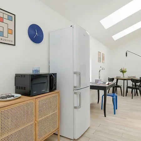 Apartment Minimalist Bright Kopernika Near Old Town In By Renters *