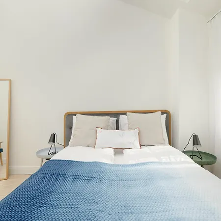 Apartment Minimalist Bright Kopernika Near Old Town In By Renters Posen