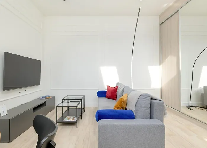 Minimalist Bright Kopernika Near Old Town In By Renters Poznań
